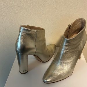 This beautiful gold boots use see pictures lot off life left